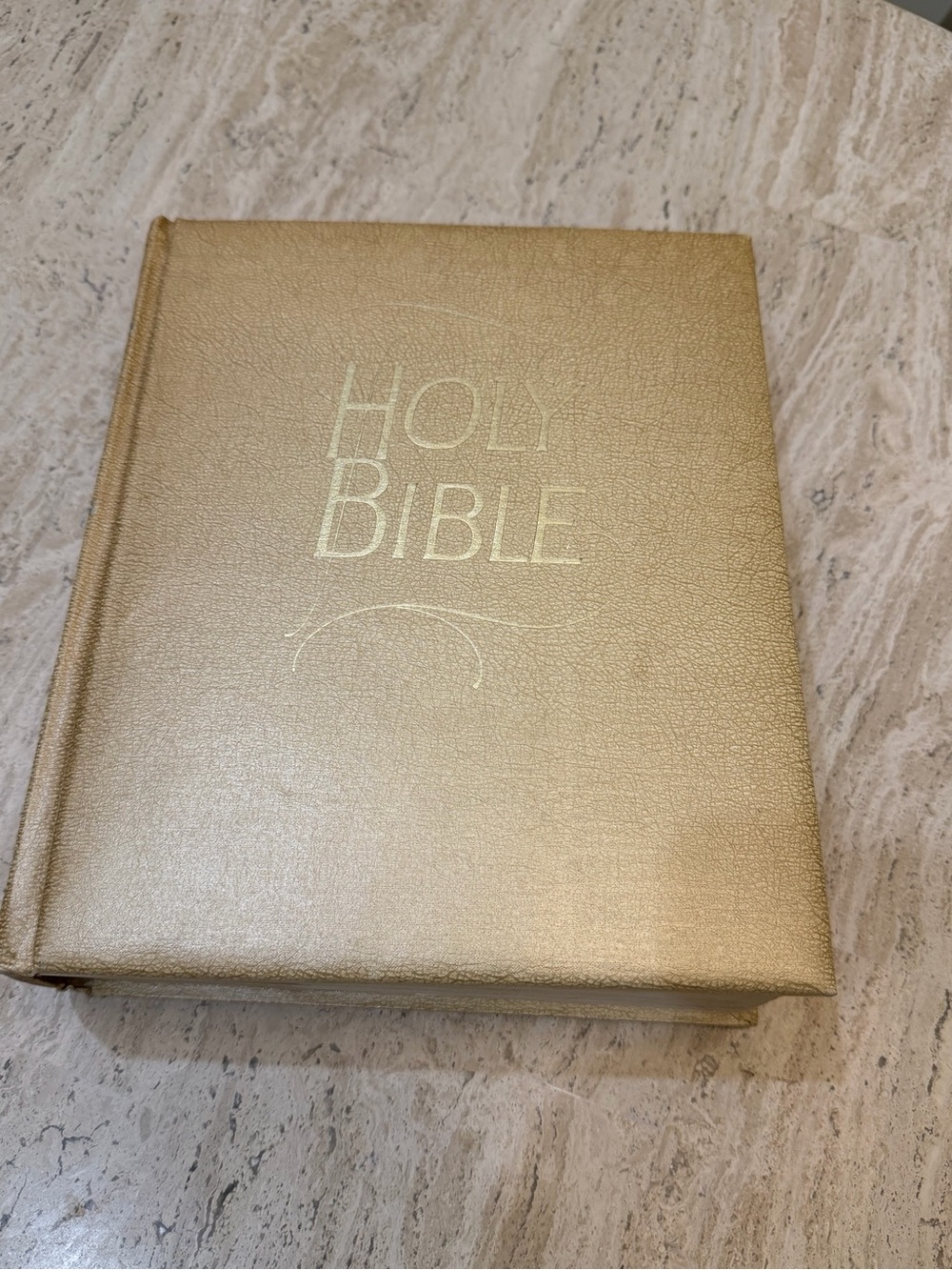 Vintage 1966 Holy Bible Southwestern Company KJV 1970 Printing Unmarked Gold